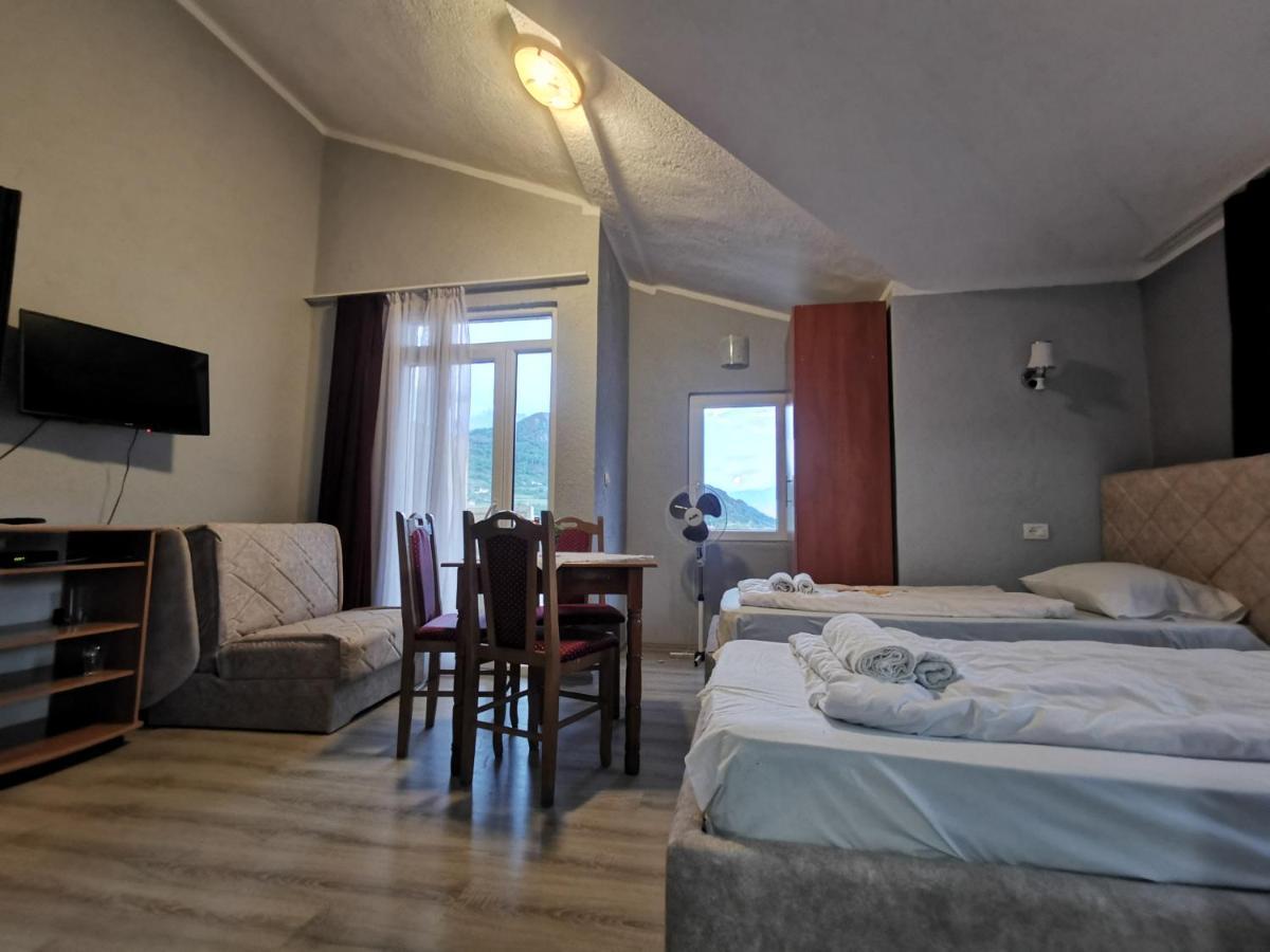 Hotel Rosi Gusinje Ngoại thất bức ảnh
